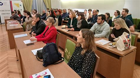 Sredi Nja Istra Zajedni Kim Upravljanjem Poduzetni Kom Inkubatorima