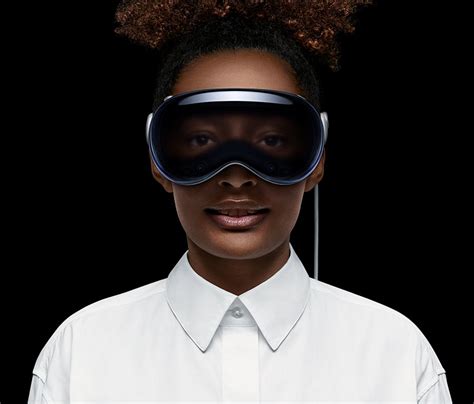 Apple Vision Pro AR/VR Headset Creates Your Own Personal Theater for ...