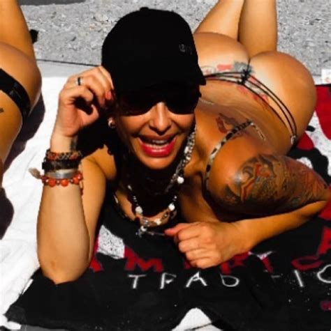 Lo Hizo De Nuevo Daniela Cardone Revolucion Las Redes Sociales Con Fotos S Per Hot Infobae