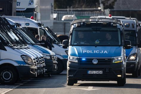 Policyjna obława na Antoninku Szukają mężczyzny z tasakiem który miał