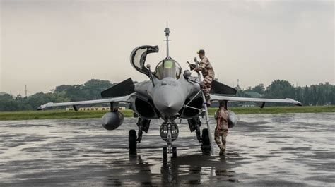 Melihat Lebih Dekat Jet Tempur Rafale Asal Perancis Di Pangkalan Udara