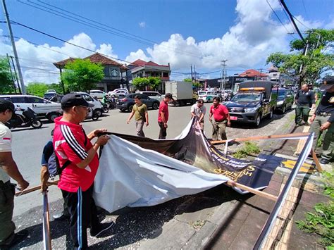 Jaga Kebersihan Dan Keindahan Kota Satpol Pp Denpasar Tertibkan