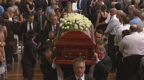 Phillip Hughes: Family, friends, and cricket icons gather in Macksville ...