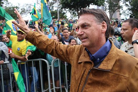 Falha no som anuncia 13 do PT em comício de Bolsonaro 16 09 2022