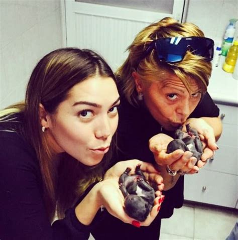 Madre e hija frente a frente Alejandra Guzmán y su hija en bikini Publimetro Colombia