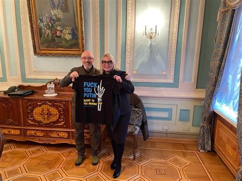 В Чехии футболка Fuck You Putin помогла собрать млн крон для ВСУ vinegret