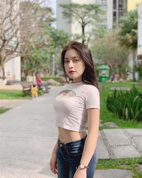 Dàn hot girl xinh đẹp thường bị nhầm là con lai Báo Dân trí