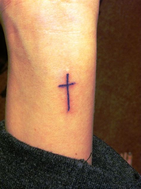 20 Small Cross Tattoos Ideas And Designs - Yo Tattoo