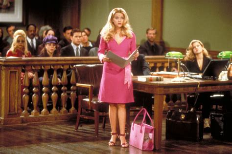 Elle 5 Things We Must See In Legally Blonde Show Pubity
