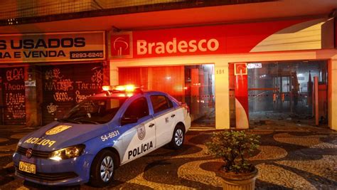 Bandidos explodem segunda agência do Bradesco em menos de 24 horas