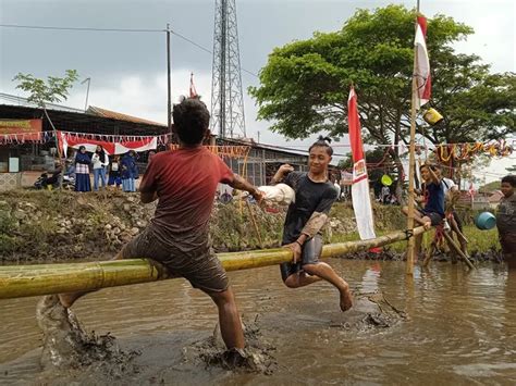 Intip 15 Ide Lomba 17 Agustus Terbaru Dan Unik Untuk Bapak Bapak Anti