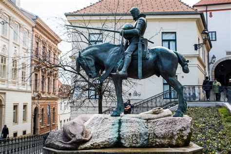 Postavljanje Spomenika Sv Jurja Kod Kamenitih Vrata Lice Grada