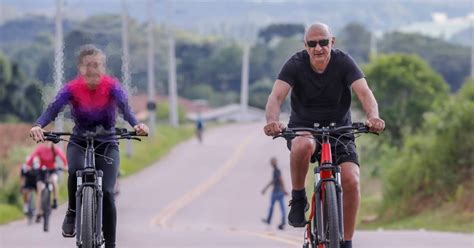 Adolescente De Anos Que Casou Prefeito De Arauc Ria Publica Foto