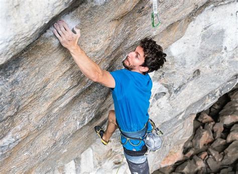 Stefano Ghisolfi Firma La Tercera Ascensi N De La Casi In Dita