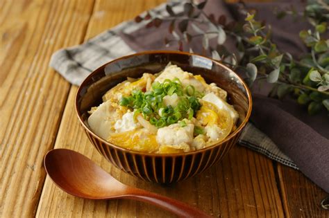 火を使わない！レンジで作る豆腐の卵とじ丼【macaroni 料理家 えも考案】 Macaroni