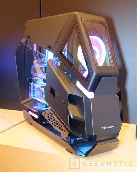 Thermaltake Ah T600 Tg Diseño Futurista En Esta Torre Con Cinco Paneles De Cristal Templado