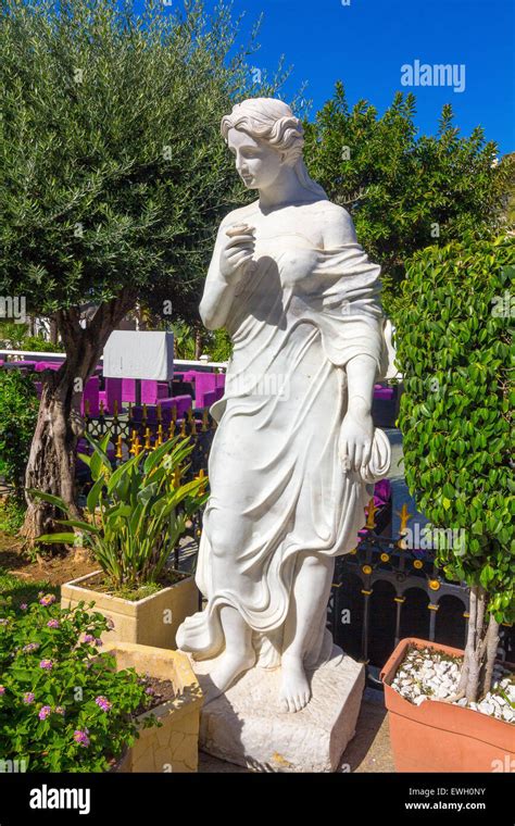 Roman Female Angel Sculpture Hi Res Stock Photography And Images Alamy