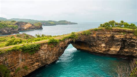 broken beach nusa penida bali      visiting