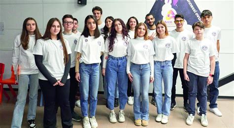 Scuola Pontormo Chiama Spazio Dialogo Con Lastronauta Il Tirreno