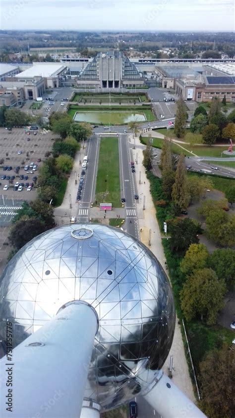 Vue Du Haut De L Atomium De Bruxelles En Belgique Sur Le Palais Des