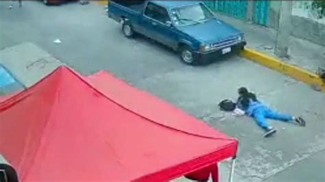 Video Captan Secuestro de Niña en Naucalpan Cuando Auto Gris Arranca N