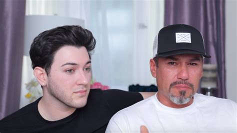 Youtuber Manny Muas Dad Defends His Son When Blogger Attacks Him Online