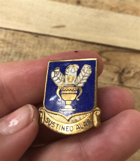 Vintage Wwii Ww2 Air Corps Sustineo Alas Crest Pin Us Etsy