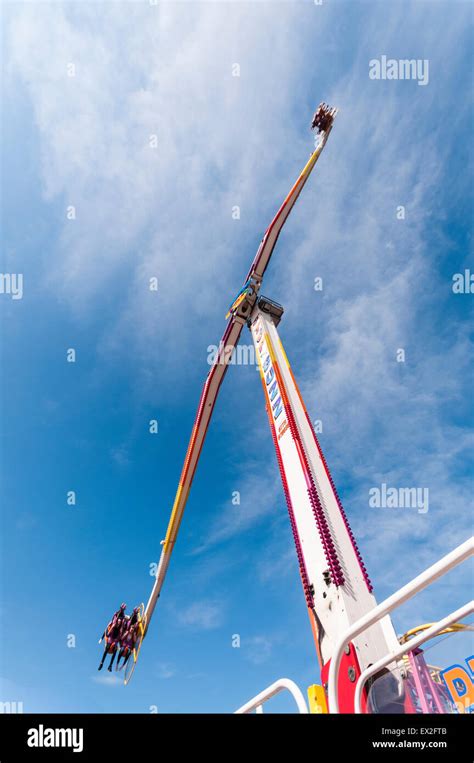 Spinning Ride People Force Hi Res Stock Photography And Images Alamy