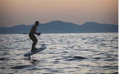 Cette Photo D Emmanuel Macron Torse Nu En Vacances Qui Fait Jaser