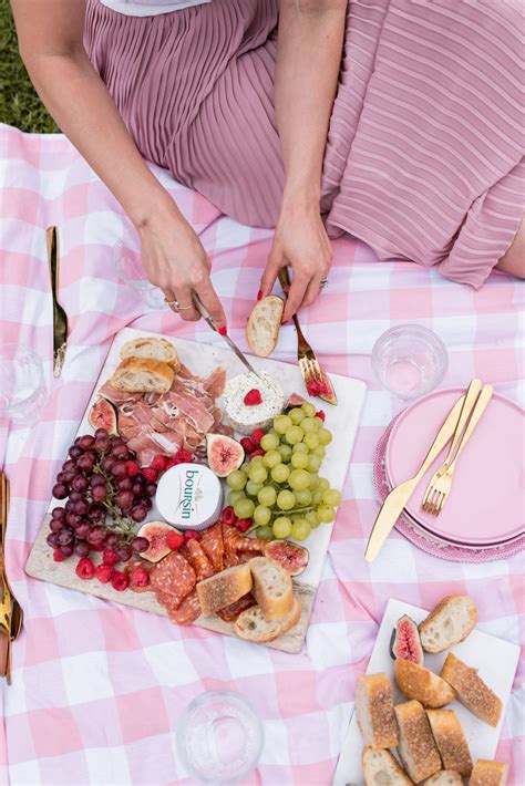 Chic Summer Picnic With Boursin Breakfast Picnic Picnic Food Picnic