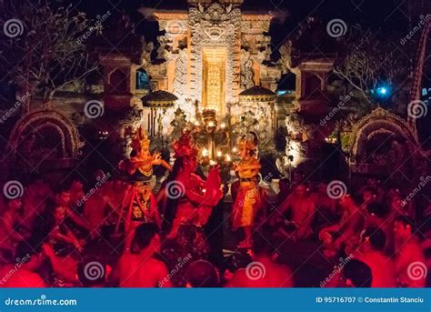 Kecak Feuer Und Trance Tanz Bei Pura Dalem Taman Kaja Ubud Bali