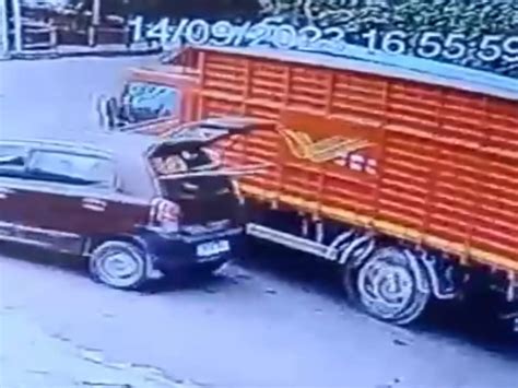 Shimla Road Accident In Shimla Truck Rolled Down Collided With Car Viral Video Trending