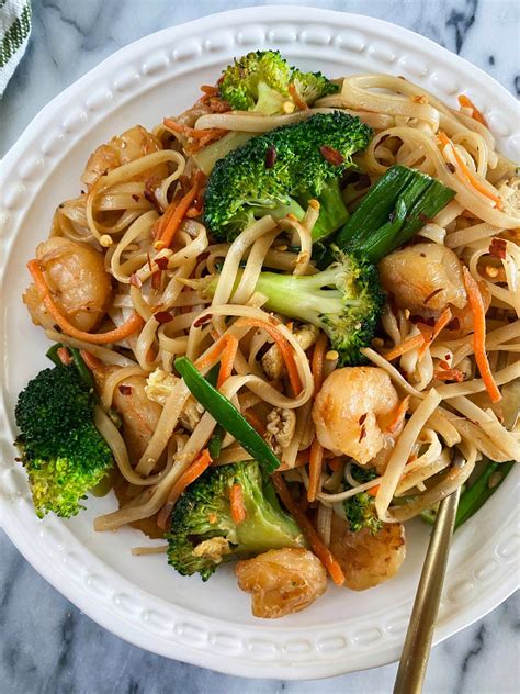 Shrimp And Veggie Stir Fry Rice Noodles Winnies Kitchen