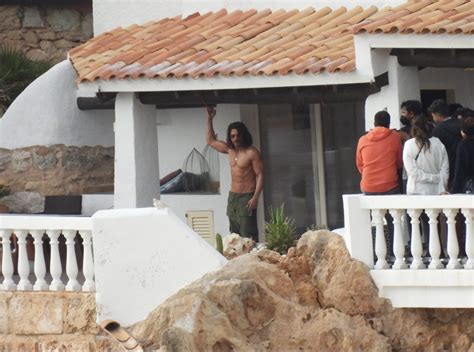 Shah Rukh Khan S Leaked Pictures From Pathaan Sets Deepika Padukone Spotted In Bikini Pathaan