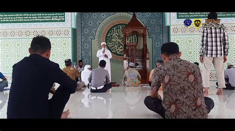 Shalat Jum At Di Masjid Al Aziz Terminal Tipe A Bandar Raya Payung