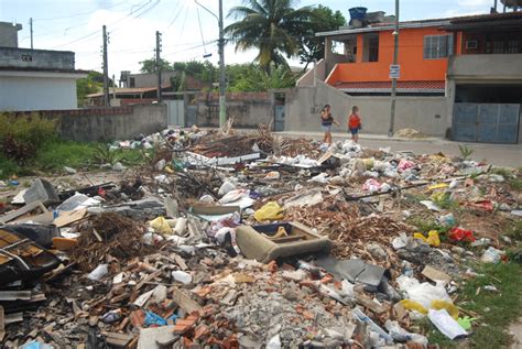 Lixo Acumula Em Dois Bairros De S O Gon Alo Risco De Doen As