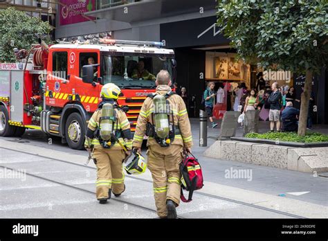 Melbourne Vic Fire Rescue Victoria Et Fire Engine Femme Et Homme