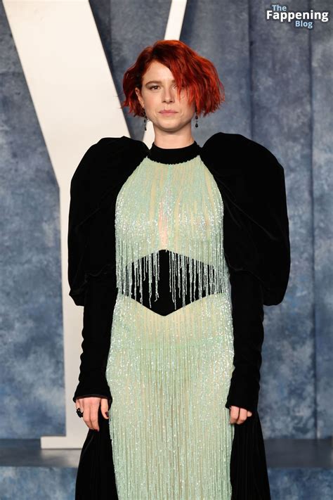 Jessie Buckley Flaunts Her Nude Tits At The 2023 Vanity Fair Oscar