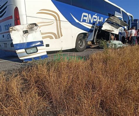 Tráiler choca autobús de pasajeros en la Monclova Sabinas