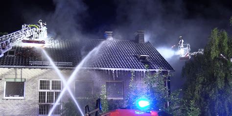 Großbrand in Bochum Feuerwehr löscht Brand und rettet Tiere