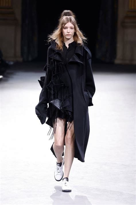 Yohji Yamamoto Ready To Wear Fall Winter 2023 Paris - NOWFASHION