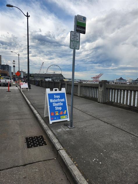 Pier 62 Shuttle Stop SB - Seattle Waterfront