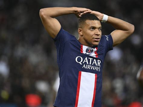 Mbappé comunica al PSG que no renovará y club plantea su venta