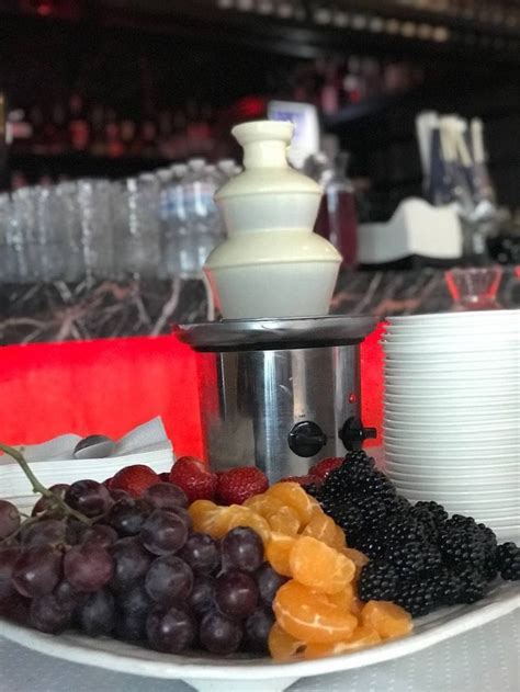 Шоколадні фонтани | Шоколадные фонтаны, Детский праздник, Фуршет