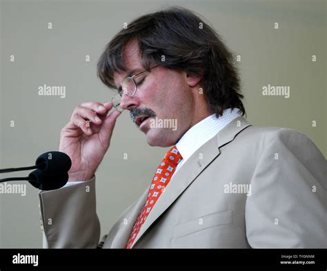 Dennis Eckersley Holds back tears during his Baseball Hall of Fame ...