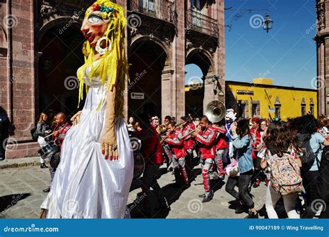 Mojigangas En San Miguel De Allende M Xico Imagen De Archivo Editorial