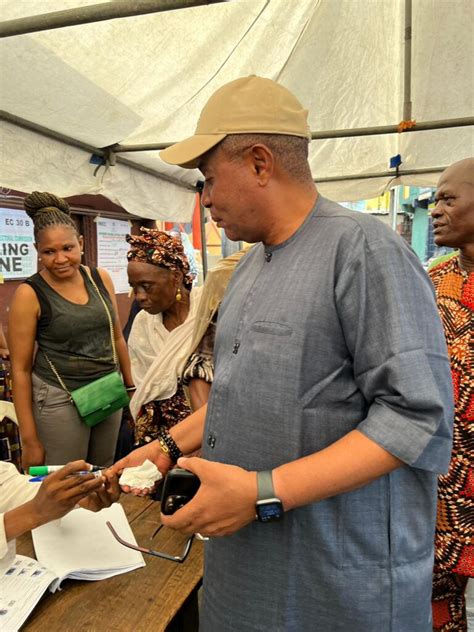 In Pictureseshinlokun Sanni Votes At Lagos Island The Gazelle News