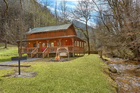 "A Creekside Retreat" Affordable 2 Bedroom Pigeon Forge Cabin with Game Room