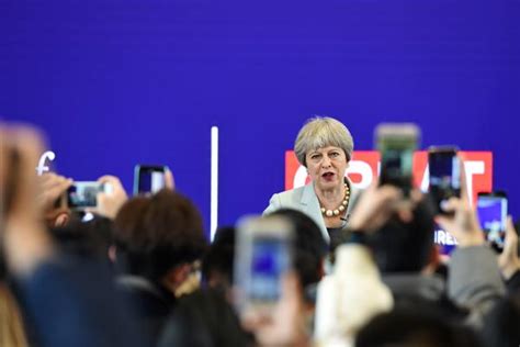 英首相訪華｜「旋風三日」①：訪武大登黃鶴樓賞京劇（組圖） 每日頭條