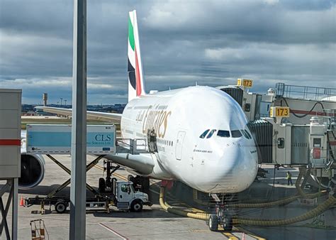 Emirates Business Class Toronto to Dubai Review | Airbus A380 - Money ... 